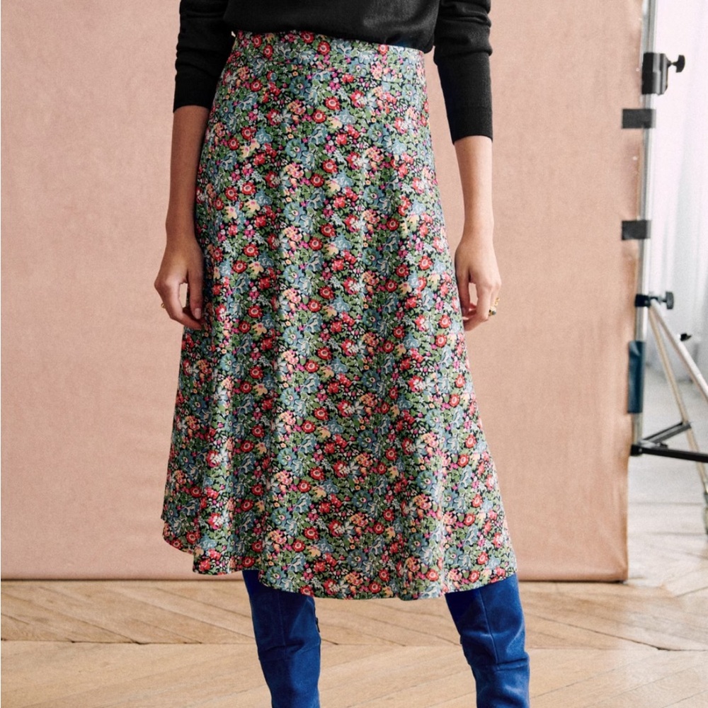 NWT Tabata skirt size 8, California print
